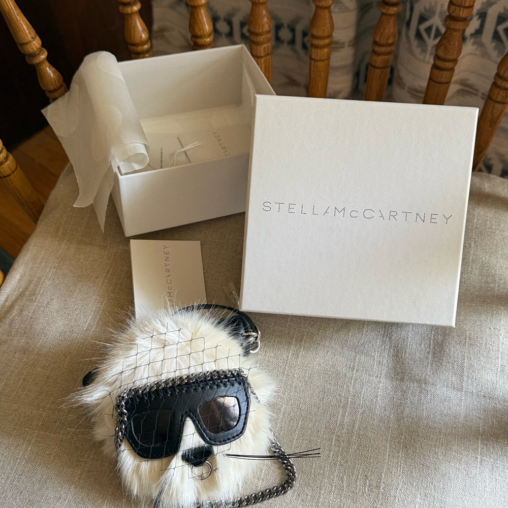 STELLA McCARTNEY “Cool Cat” Faux Fur Monster Puff Bag Charm Key Chain, NWT & Box - Picture 2 of 5